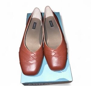 Array Women's Tan Leather Flats